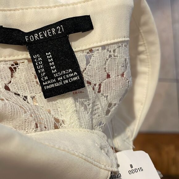 Forever 21 Cream Lace Cutout Button down sleeveless top - Picture 6 of 8